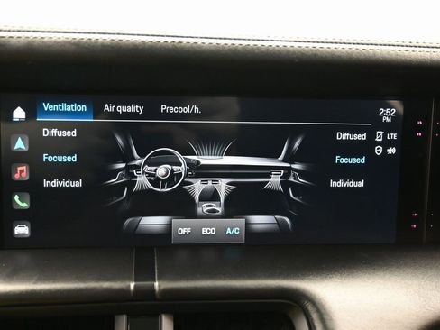 Used 2020 Porsche Taycan 4S image 29