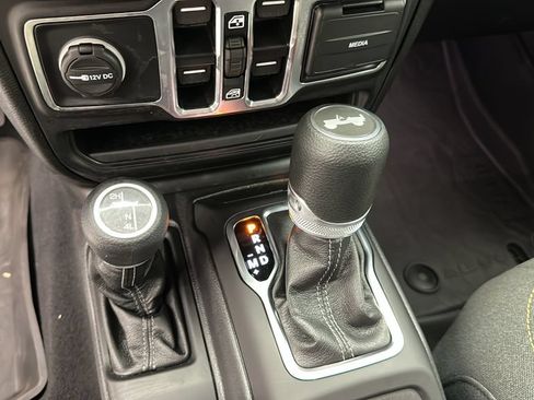 Used 2025 Jeep Wrangler Unlimited Sport AWD/4WD image 24