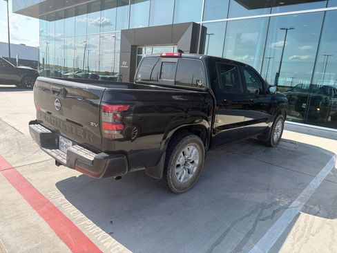 Used 2022 Nissan Frontier SV RWD image 4