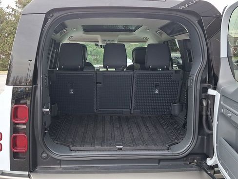 Used 2023 Land Rover Defender 110 X-Dynamic SE image 27