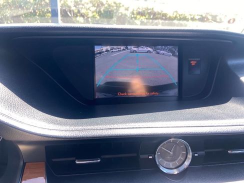 Used 2013 Lexus ES 300h image 12