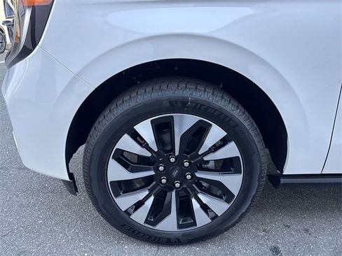 New 2025 Ford Expedition Max Platinum w/ Driver's Package image 19