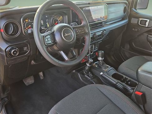 Used 2025 Jeep Wrangler Unlimited Rubicon image 19