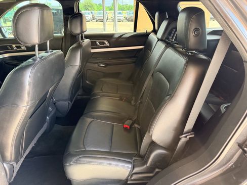Used 2016 Ford Explorer XLT w/ Equipment Group 202A FWD image 18