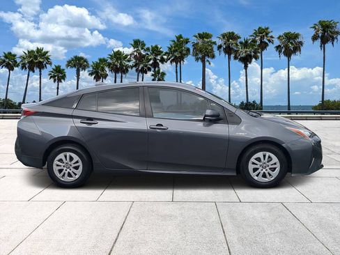 Used 2017 Toyota Prius Two FWD image 3