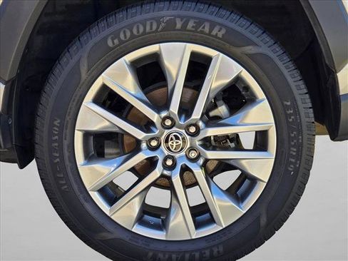Used 2022 Toyota RAV4 XLE Premium FWD image 17