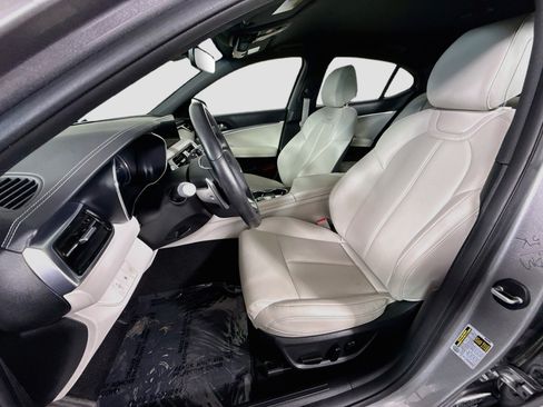 Used 2025 Genesis G70 2.5T RWD image 22