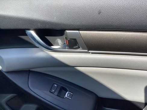 Used 2019 Honda Accord LX image 18