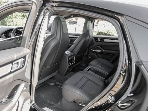 Used 2020 Porsche Cayenne Turbo image 46