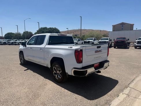 Used 2022 GMC Sierra 1500 SLT w/ X31 Off-Road Package AWD/4WD image 7