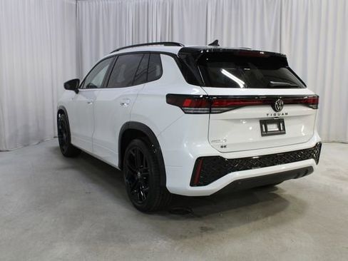 New 2026 Volkswagen Tiguan SE R-Line image 24