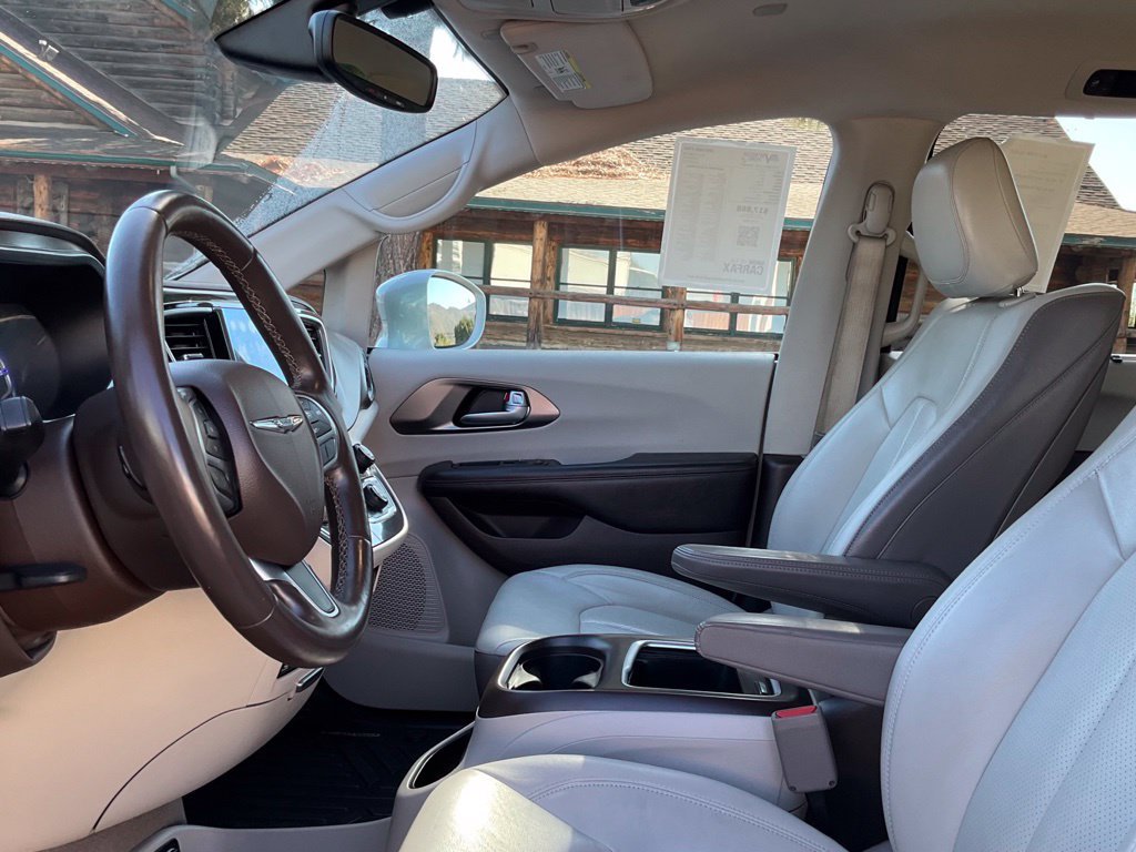 Used 2017 Chrysler Pacifica Touring-L Plus FWD image 38