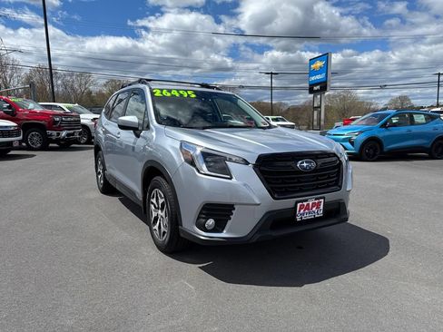 Used 2022 Subaru Forester Premium AWD/4WD image 2