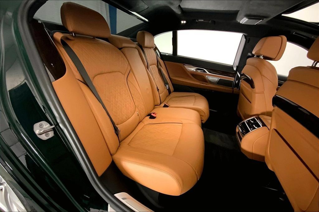 Used 2022 BMW 750i xDrive w/ Luxury Rear Seating Package AWD/4WD image 15