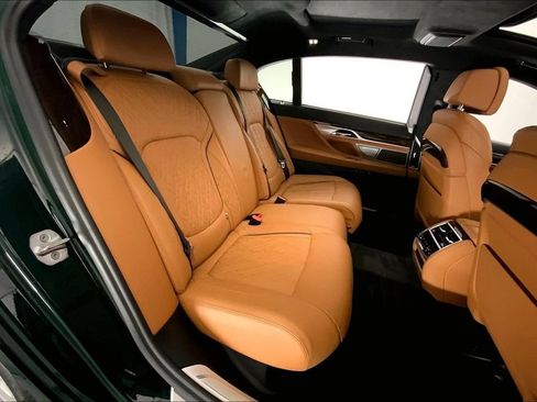 Used 2022 BMW 750i xDrive w/ Luxury Rear Seating Package AWD/4WD image 15