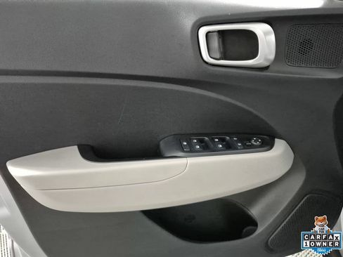 Used 2025 Hyundai Venue SEL FWD image 15