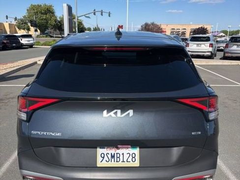 Used 2025 Kia Sportage LX FWD image 3