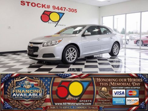 Used 2016 Chevrolet Malibu LT w/ Sun And Convenience Package FWD image 1