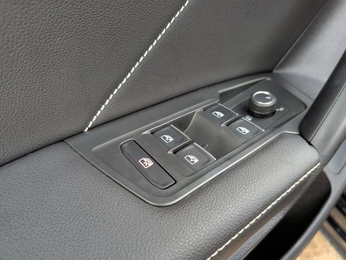 Used 2022 Volkswagen Tiguan SE FWD image 28