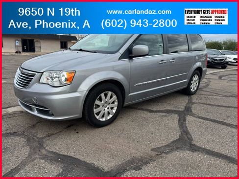 Used 2016 Chrysler Town & Country Touring image 1