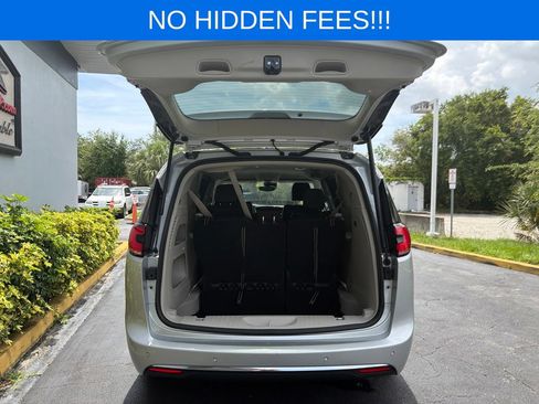 Used 2024 Chrysler Pacifica Touring-L FWD image 39