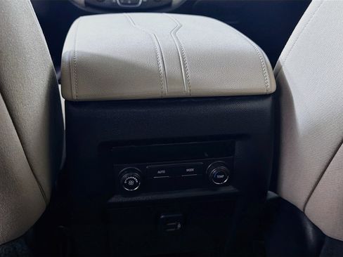 Used 2023 Chevrolet Traverse LS FWD image 25