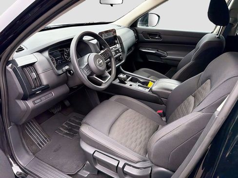 Used 2024 Nissan Pathfinder S image 25