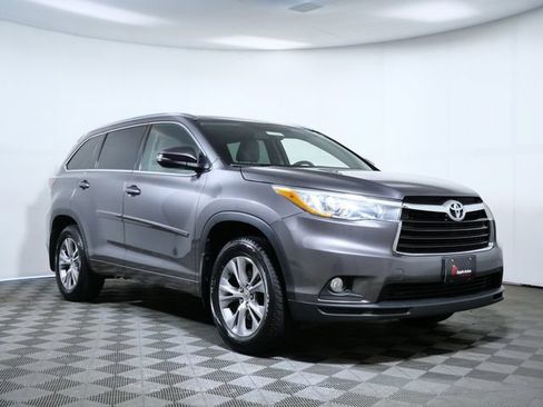 Used 2015 Toyota Highlander XLE AWD/4WD image 1