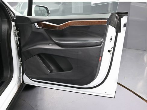 Used 2018 Tesla Model X 100D image 42