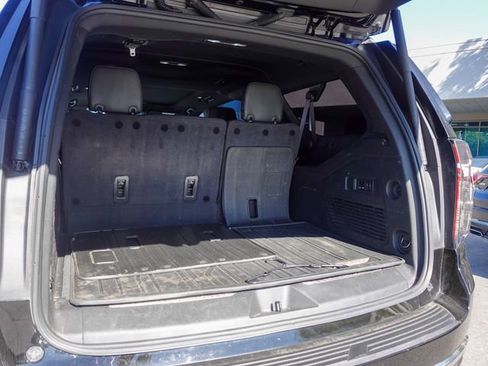 Used 2024 Chevrolet Suburban Premier AWD/4WD image 28