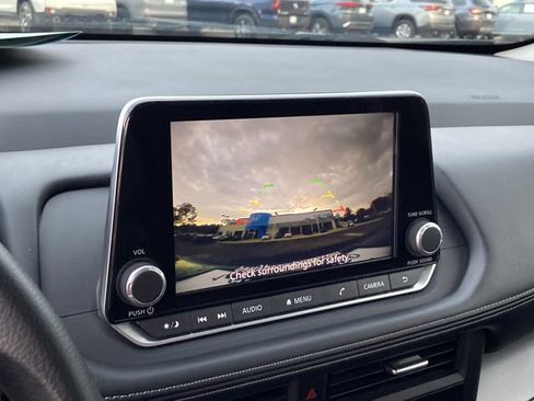 Used 2024 Nissan Rogue SV image 35