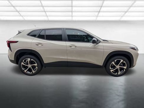 Used 2026 Chevrolet Trax RS w/ Sunroof Package FWD image 30