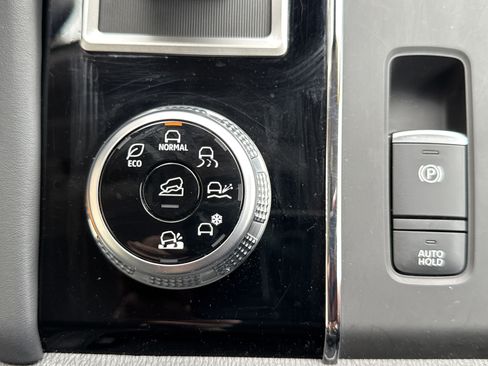 Used 2022 Mitsubishi Outlander SE image 16