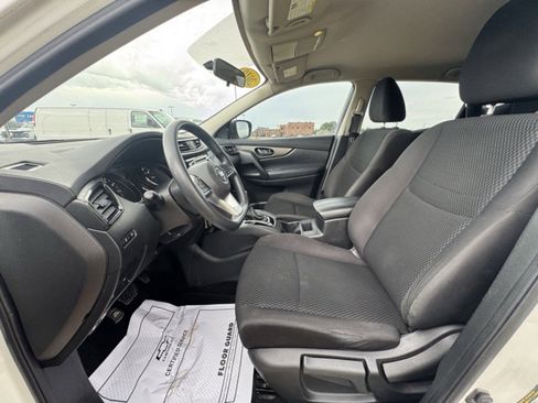 Used 2019 Nissan Rogue Sport S image 12