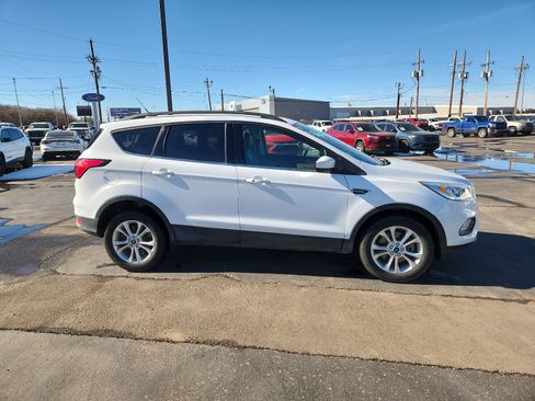Used 2019 Ford Escape SEL image 5