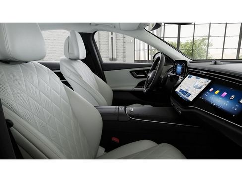 New 2026 Mercedes-Benz E 450 4MATIC Sedan image 4