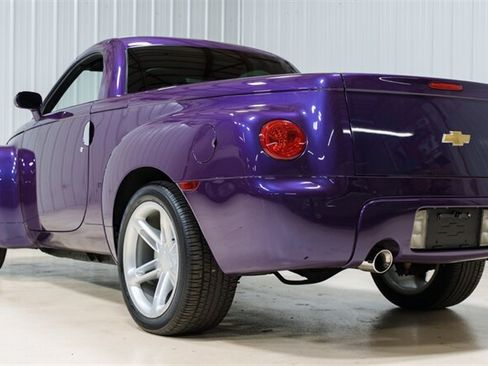 Used 2004 Chevrolet SSR w/ Preferred Equipment Group RWD image 5
