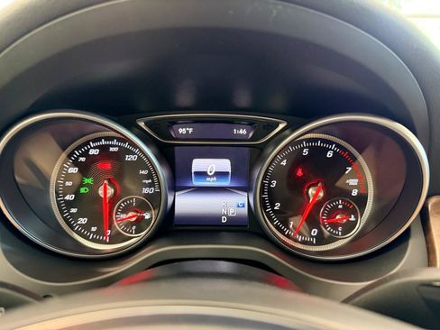 Used 2018 Mercedes-Benz GLA 250 4MATIC image 33