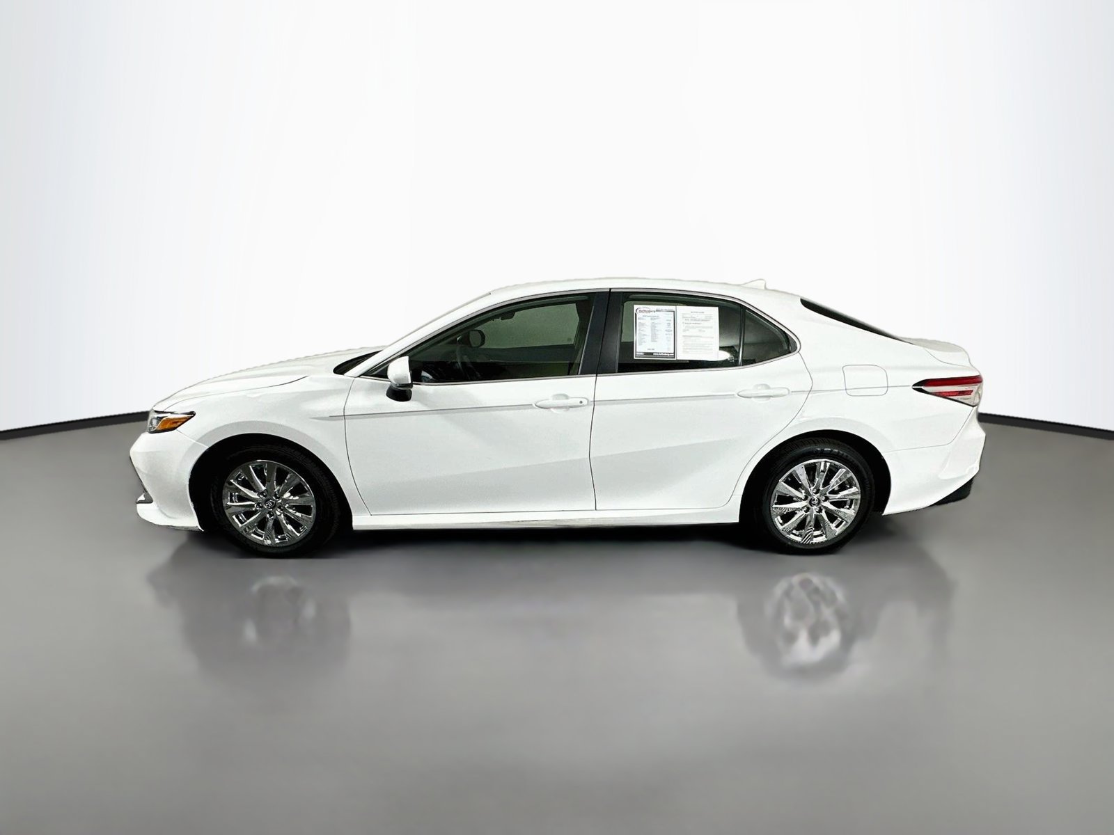 Used 2020 Toyota Camry LE FWD image 4
