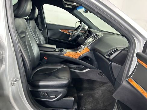 Used 2017 Lincoln MKX Select w/ Select Plus Package image 28