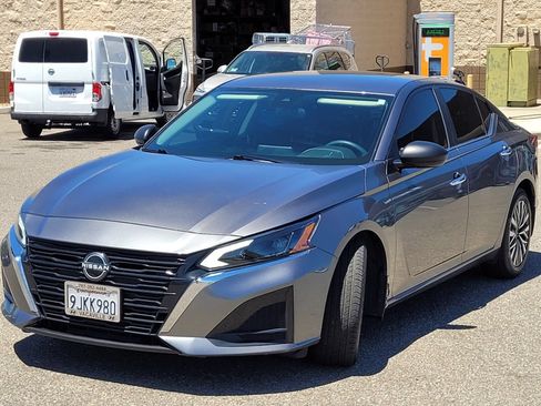 Used 2024 Nissan Altima 2.5 SV FWD image 16