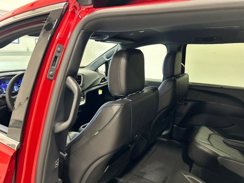 New 2026 Chrysler Pacifica Select image 31