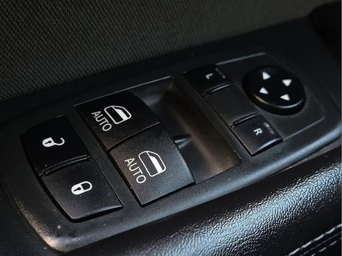 Used 2021 Dodge Challenger SXT image 17