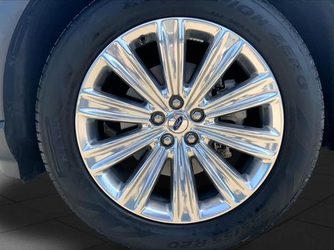 Used 2022 Ford Explorer Limited w/ Equipment Group 301A RWD image 11