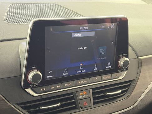 Used 2025 Nissan Altima 2.5 SV FWD image 15