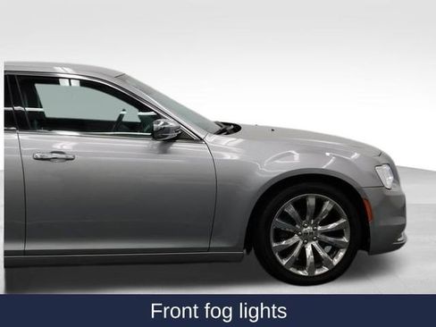 Used 2018 Chrysler 300 Limited image 17