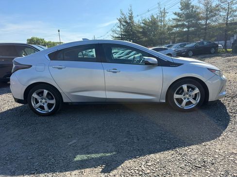 Used 2016 Chevrolet Volt LT w/ Comfort Package FWD image 4