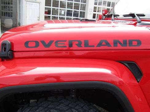 Used 2021 Jeep Gladiator Overland AWD/4WD image 4