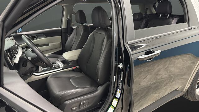 Used 2024 Kia Carnival LX FWD image 9