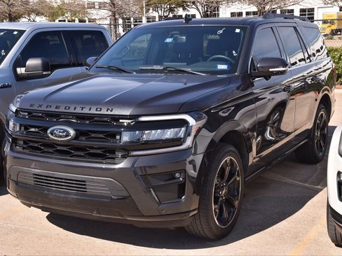 Certified 2023 Ford Expedition Limited image 2